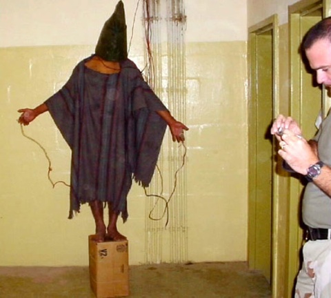 Photos d'actes de torture perpétrés par l'armée Américaine à Abou Ghraib en Irak