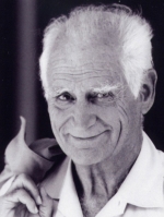 Michel Serres, est un philosophe, historien des sciences et homme de lettres français.